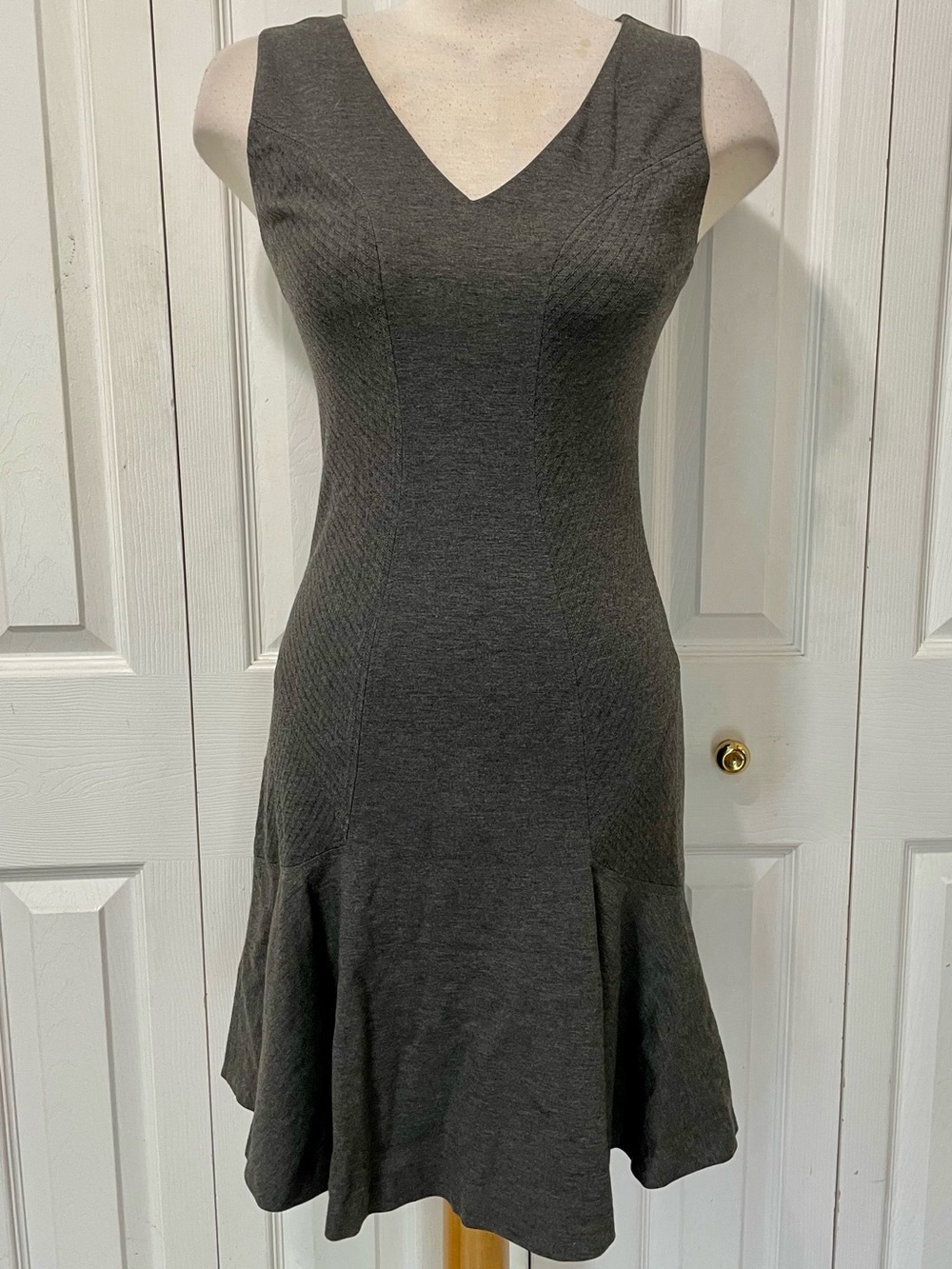 Diane Von Furstenberg Sleeveless Gray V-Neck Fit & Flare Dress
